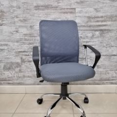 Кресло Barneo K-147 для персонала (серая ткань и сетка) в Урае - uray.mebel24.online | фото 1