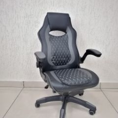 Кресло геймерское Barneo K-37 (черная кожа серые вставки) в Урае - uray.mebel24.online | фото 1